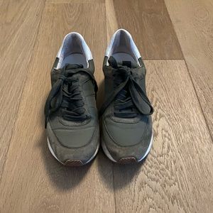 Banana republic tennis shoes! Size 8!